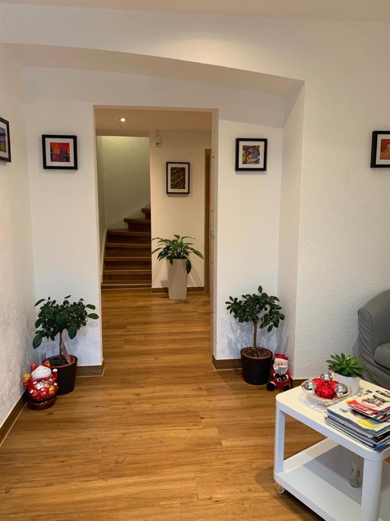 Guenstige Zimmer-Unterkunft Zimmer Mit Gemeinschaftsbad Леррах Екстер'єр фото